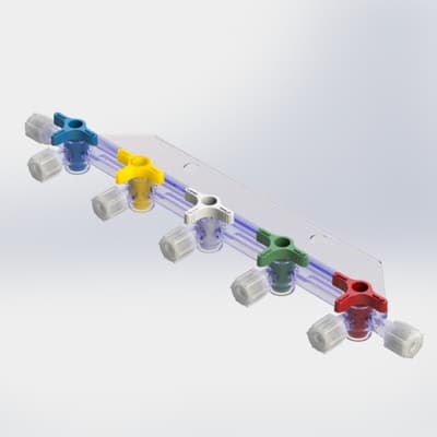 Infusionsverteiler, 5-Wege Verteiler, 29psi, Luer Weiblich / Luer Männlich, EIN Griff, T-Form, Gelb/Weiß/Blau/Grün/Rot PSU (Polysulfone), Transparent, Mit 7 Kappen (Natur)